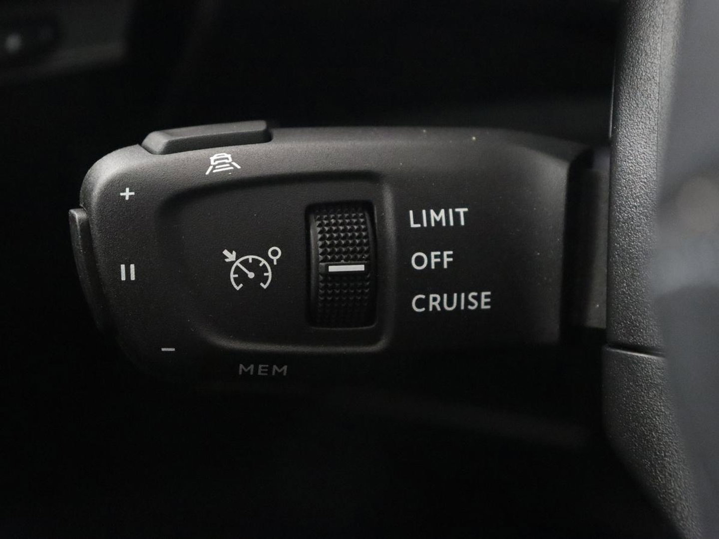 DS 7 Crossback E-Tense Performance Line 225 | SOH 90% | Stoelverwarming | Adaptive cruise | Alcantara | Keyless | Full LED | Carplay | Navigatie | Memory | Digital Cockpit | Dodehoek detectie | DAB | Getint glas | PHEV | Plug In