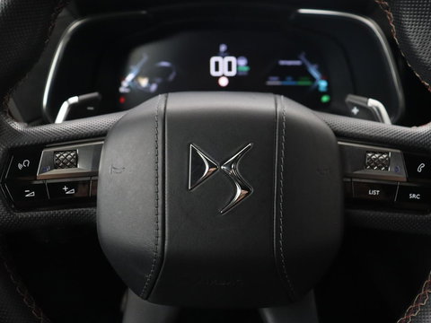 DS 7 Crossback E-Tense Performance Line 225 | SOH 90% | Stoelverwarming | Adaptive cruise | Alcantara | Keyless | Full LED | Carplay | Navigatie | Memory | Digital Cockpit | Dodehoek detectie | DAB | Getint glas | PHEV | Plug In