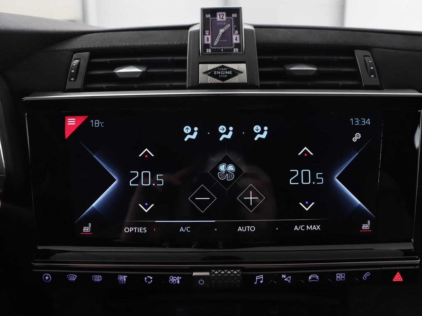 DS 7 Crossback E-Tense Performance Line 225 | SOH 90% | Stoelverwarming | Adaptive cruise | Alcantara | Keyless | Full LED | Carplay | Navigatie | Memory | Digital Cockpit | Dodehoek detectie | DAB | Getint glas | PHEV | Plug In