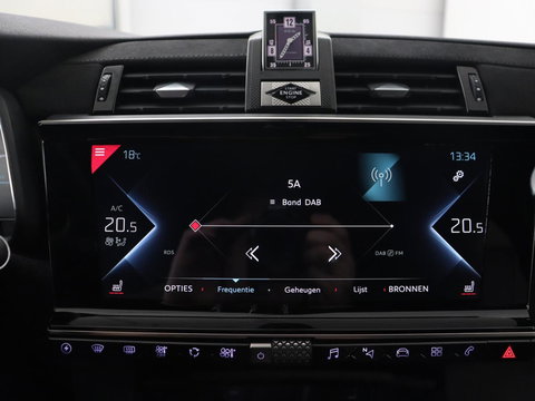 DS 7 Crossback E-Tense Performance Line 225 | SOH 90% | Stoelverwarming | Adaptive cruise | Alcantara | Keyless | Full LED | Carplay | Navigatie | Memory | Digital Cockpit | Dodehoek detectie | DAB | Getint glas | PHEV | Plug In