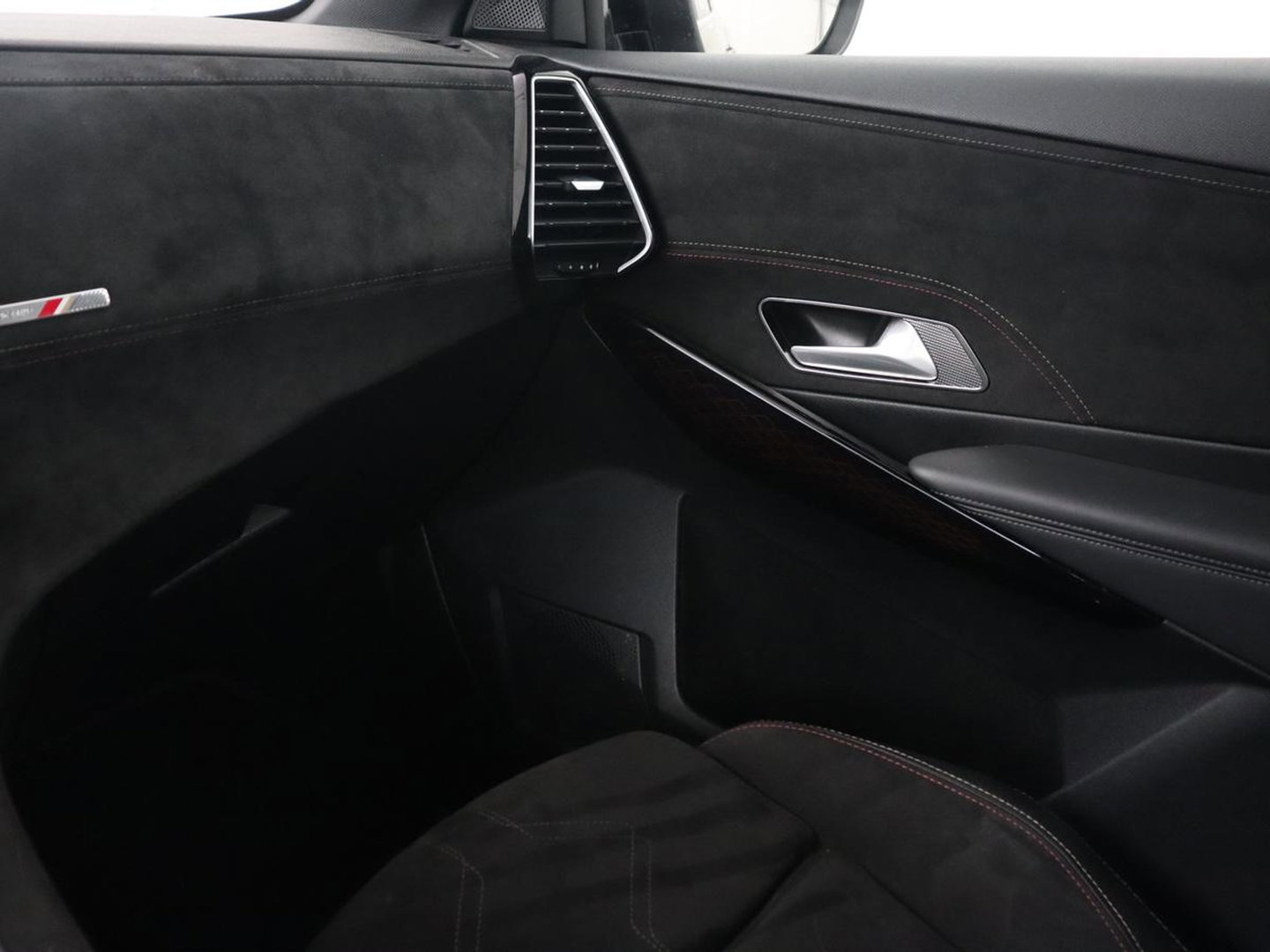 DS 7 Crossback E-Tense Performance Line 225 | SOH 90% | Stoelverwarming | Adaptive cruise | Alcantara | Keyless | Full LED | Carplay | Navigatie | Memory | Digital Cockpit | Dodehoek detectie | DAB | Getint glas | PHEV | Plug In