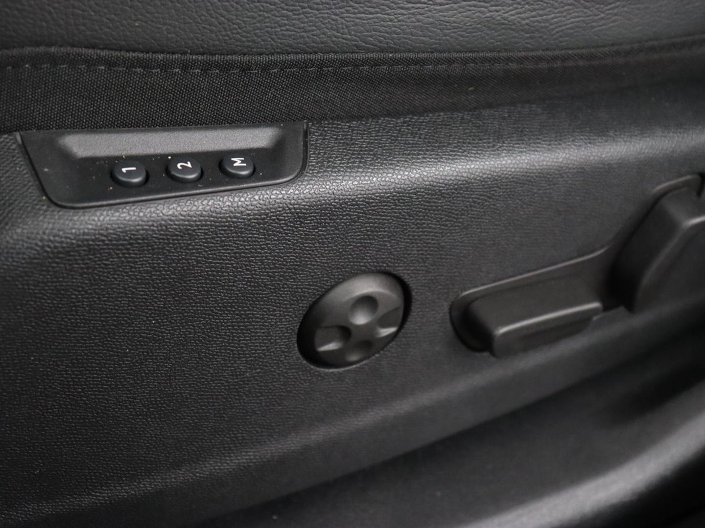 DS 7 Crossback E-Tense Performance Line 225 | SOH 90% | Stoelverwarming | Adaptive cruise | Alcantara | Keyless | Full LED | Carplay | Navigatie | Memory | Digital Cockpit | Dodehoek detectie | DAB | Getint glas | PHEV | Plug In