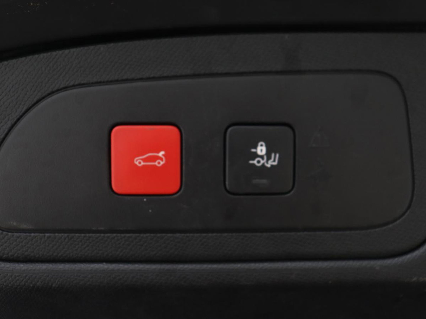 DS 7 Crossback E-Tense Performance Line 225 | SOH 90% | Stoelverwarming | Adaptive cruise | Alcantara | Keyless | Full LED | Carplay | Navigatie | Memory | Digital Cockpit | Dodehoek detectie | DAB | Getint glas | PHEV | Plug In