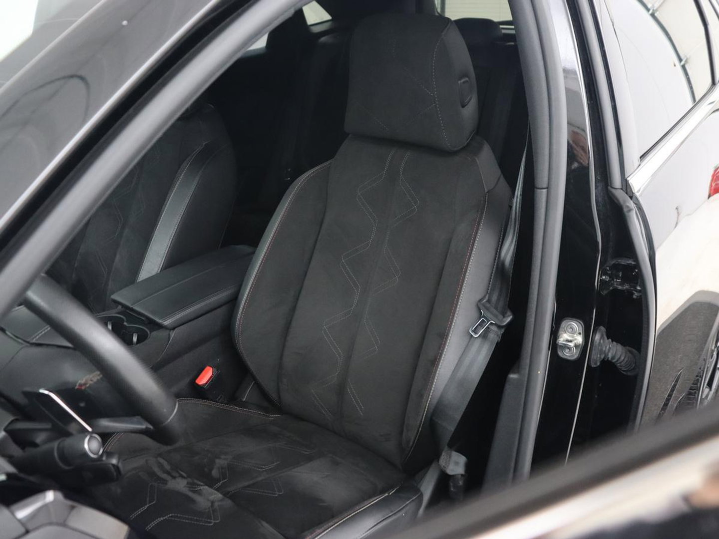 DS 7 Crossback E-Tense Performance Line 225 | SOH 90% | Stoelverwarming | Adaptive cruise | Alcantara | Keyless | Full LED | Carplay | Navigatie | Memory | Digital Cockpit | Dodehoek detectie | DAB | Getint glas | PHEV | Plug In