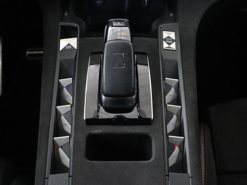 DS 7 Crossback E-Tense Performance Line 225 | SOH 90% | Stoelverwarming | Adaptive cruise | Alcantara | Keyless | Full LED | Carplay | Navigatie | Memory | Digital Cockpit | Dodehoek detectie | DAB | Getint glas | PHEV | Plug In