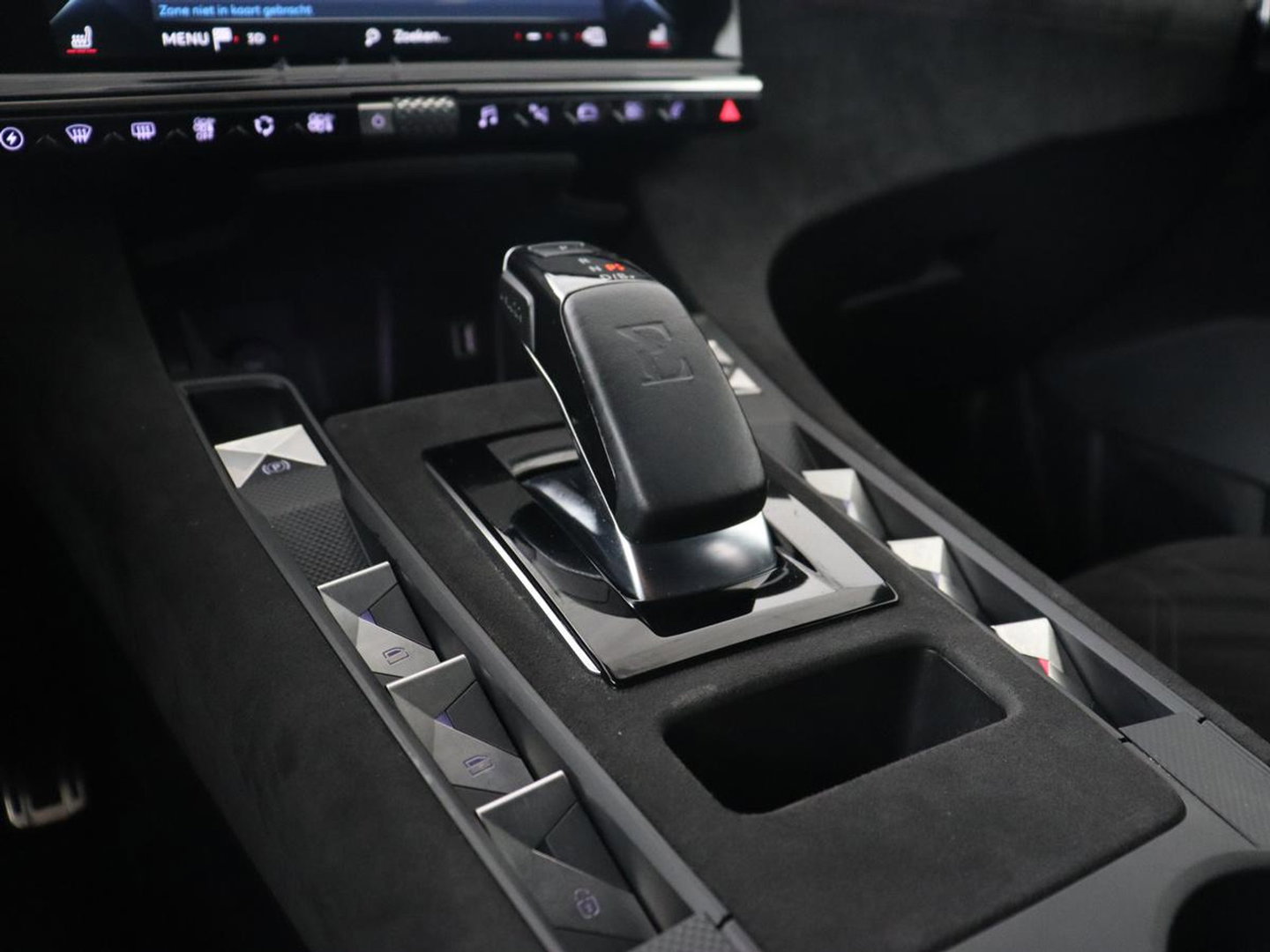 DS 7 Crossback E-Tense Performance Line 225 | SOH 90% | Stoelverwarming | Adaptive cruise | Alcantara | Keyless | Full LED | Carplay | Navigatie | Memory | Digital Cockpit | Dodehoek detectie | DAB | Getint glas | PHEV | Plug In