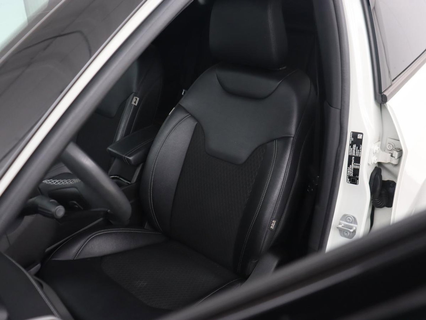 Jeep Compass 4xe 240 Plug-in Hybrid 80th Anniversary | 360 Camera | Adaptive cruise | Full LED | Carplay | Keyless | Half leder | Navigatie | Park Assist | Climate control | PHEV