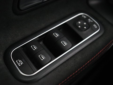 Mercedes-Benz A-Klasse 250e AMG Limited | Carplay | Stoelverwarming | Leder/Alcantara | Widescreen | Sfeerverlichting | Navigatie | Camera | Full LED | Park Assist | PHEV | Plug In