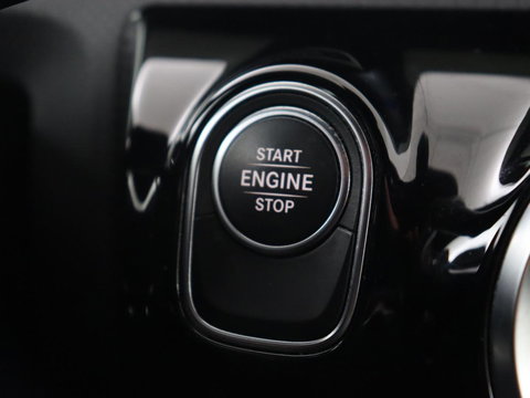 Mercedes-Benz A-Klasse 250e AMG Limited | Carplay | Stoelverwarming | Leder/Alcantara | Widescreen | Sfeerverlichting | Navigatie | Camera | Full LED | Park Assist | PHEV | Plug In