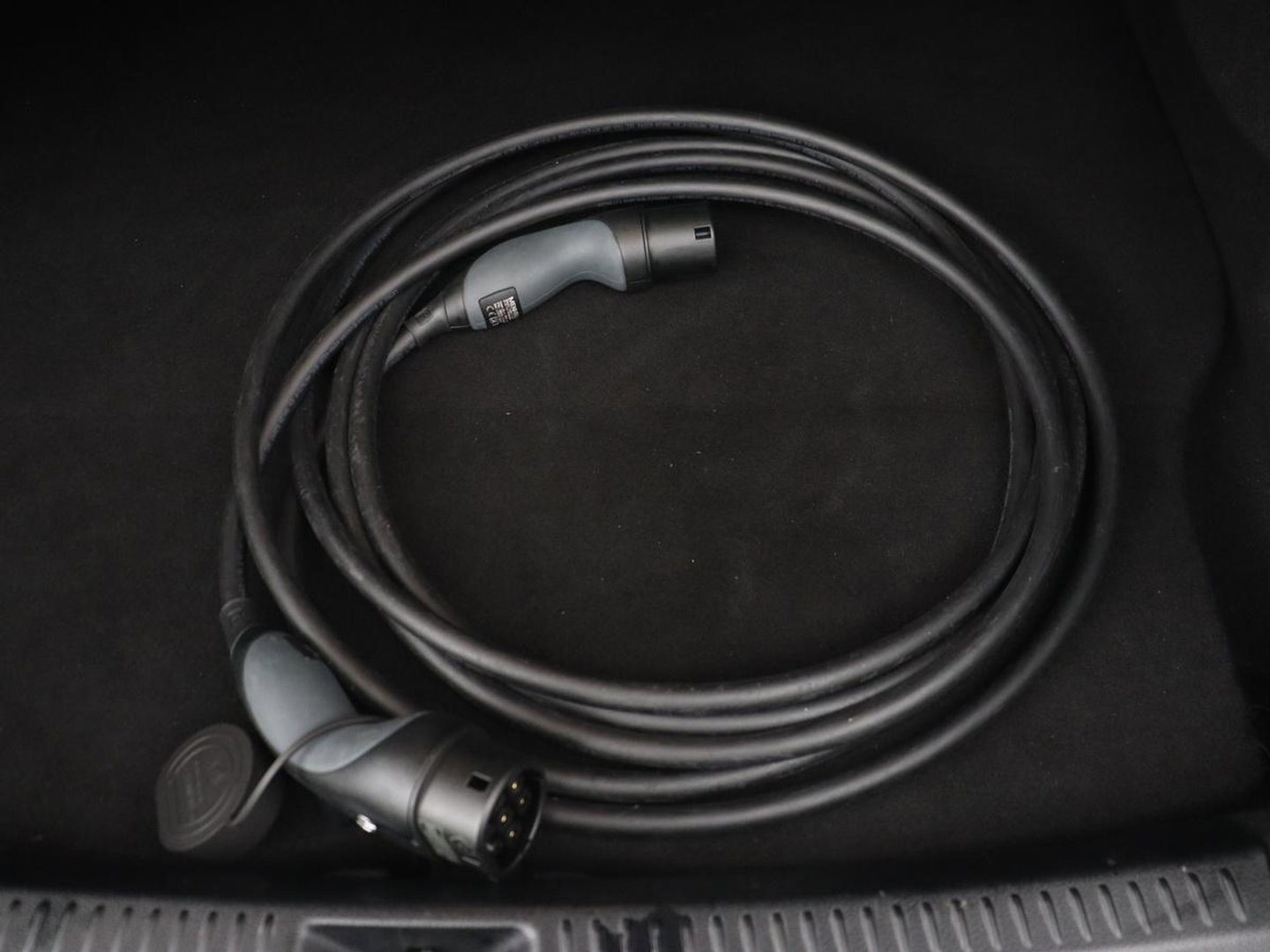 Mercedes-Benz A-Klasse 250e AMG Limited | Carplay | Stoelverwarming | Leder/Alcantara | Widescreen | Sfeerverlichting | Navigatie | Camera | Full LED | Park Assist | PHEV | Plug In