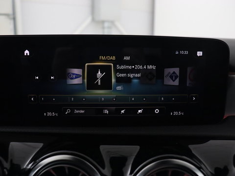 Mercedes-Benz A-Klasse 250e AMG Limited | Carplay | Stoelverwarming | Leder/Alcantara | Widescreen | Sfeerverlichting | Navigatie | Camera | Full LED | Park Assist | PHEV | Plug In