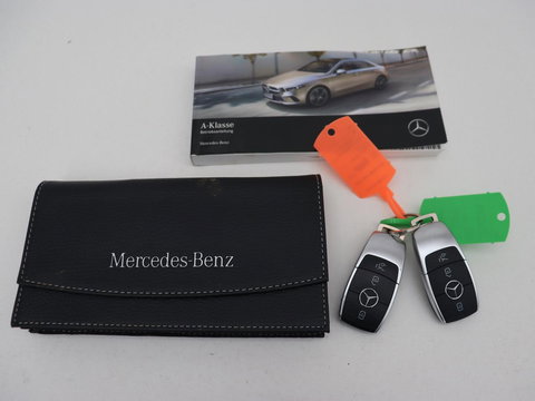 Mercedes-Benz A-Klasse 250e AMG Limited | Carplay | Stoelverwarming | Leder/Alcantara | Widescreen | Sfeerverlichting | Navigatie | Camera | Full LED | Park Assist | PHEV | Plug In