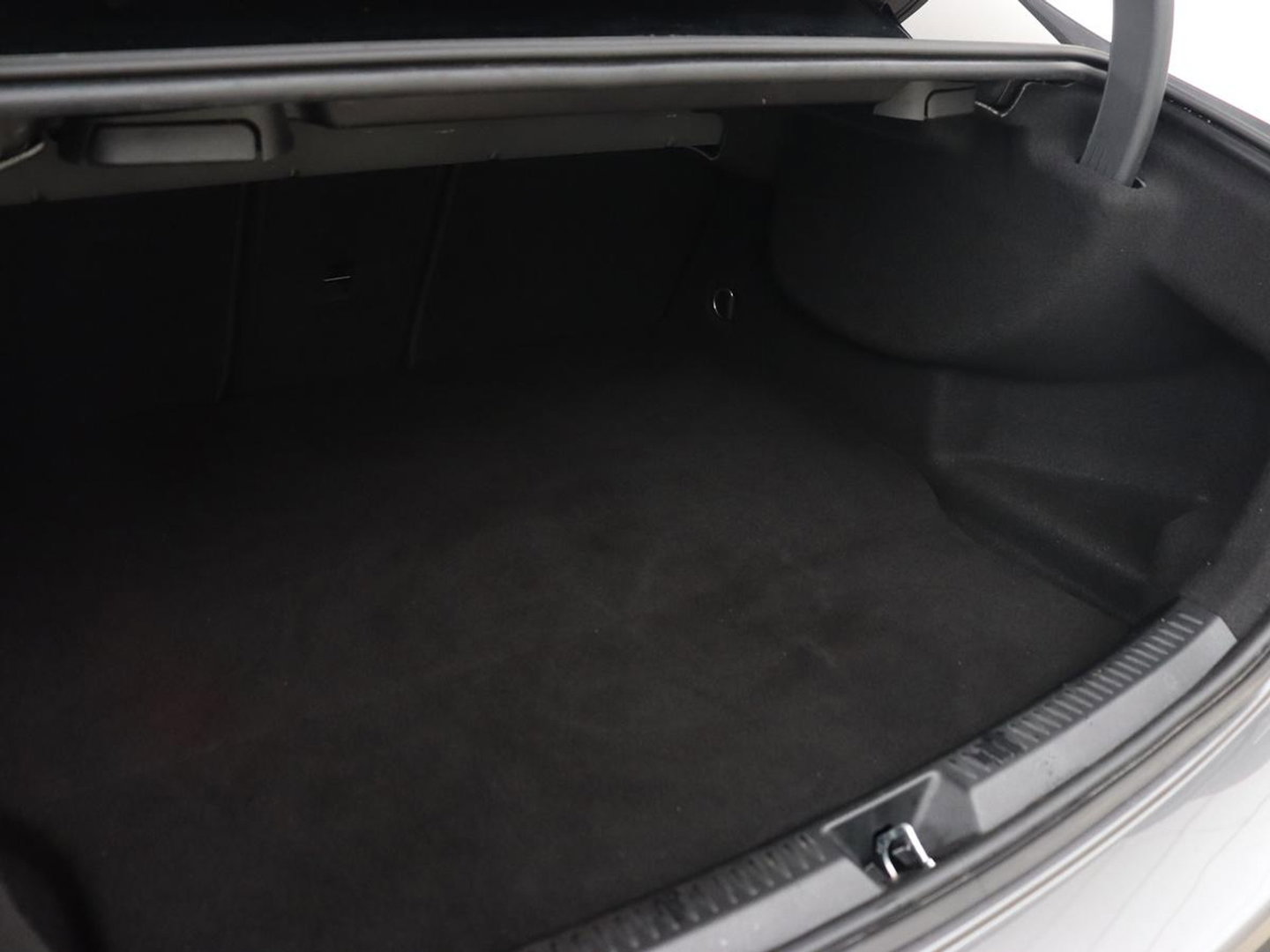 Mercedes-Benz A-Klasse 250e AMG Limited | Carplay | Stoelverwarming | Leder/Alcantara | Widescreen | Sfeerverlichting | Navigatie | Camera | Full LED | Park Assist | PHEV | Plug In