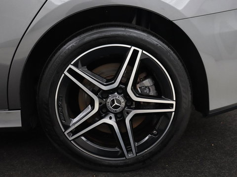 Mercedes-Benz A-Klasse 250e AMG Limited | Carplay | Stoelverwarming | Leder/Alcantara | Widescreen | Sfeerverlichting | Navigatie | Camera | Full LED | Park Assist | PHEV | Plug In