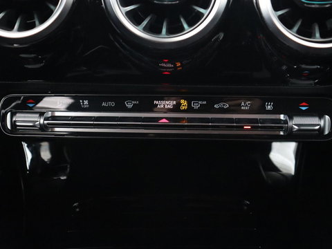 Mercedes-Benz A-Klasse 250e AMG Limited | Carplay | Stoelverwarming | Leder/Alcantara | Widescreen | Sfeerverlichting | Navigatie | Camera | Full LED | Park Assist | PHEV | Plug In