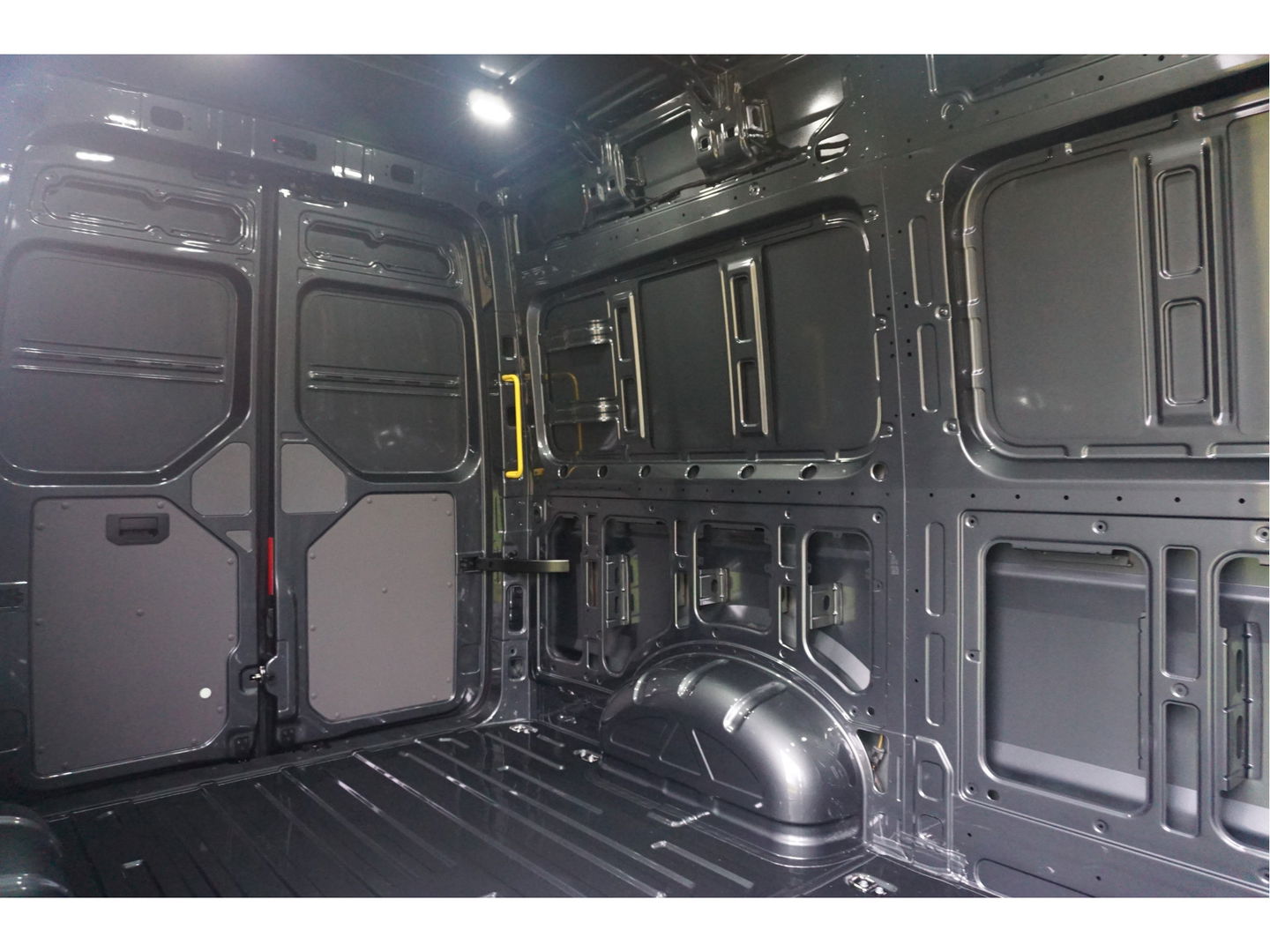 Volkswagen Crafter 35 177PK L3H3 AUT Facelift BPM VRIJ!! 13" Navi, Camera, Gev. Stoel, LED!! NR. 831