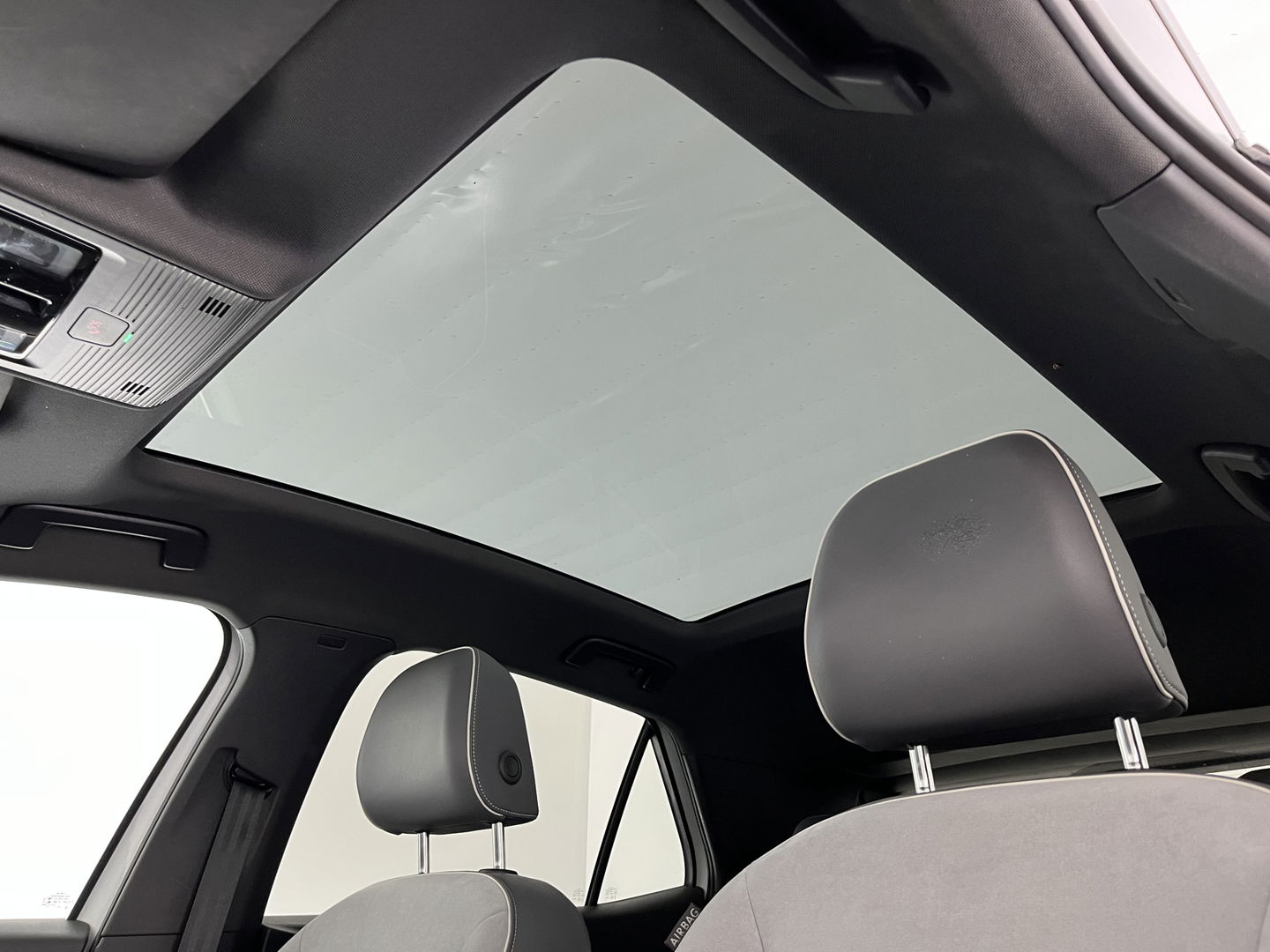 Volkswagen ID.3 First Max 58 kWh [ 3-Fase-11kW ] {SOH-89%} (INCL-BTW) *HEATPUMP | PANO | HEAD-UP | ADAPTIVE-CRUISE | IQ-LIGHTS | BLINDSPOT | CAMERA | KEYLESS | MICROFIBRE | AMBIENTLIGHT | NAVI-FULLMAP | DAB+ | ECC | HEATED-SPORTSEATS | DIGI-COCKPIT |