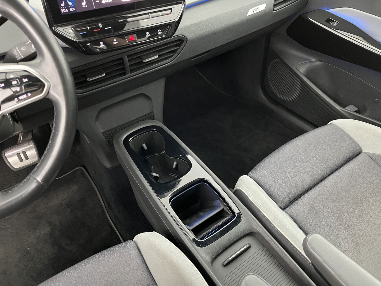 Volkswagen ID.3 First Max 58 kWh [ 3-Fase-11kW ] {SOH-89%} (INCL-BTW) *HEATPUMP | PANO | HEAD-UP | ADAPTIVE-CRUISE | IQ-LIGHTS | BLINDSPOT | CAMERA | KEYLESS | MICROFIBRE | AMBIENTLIGHT | NAVI-FULLMAP | DAB+ | ECC | HEATED-SPORTSEATS | DIGI-COCKPIT |