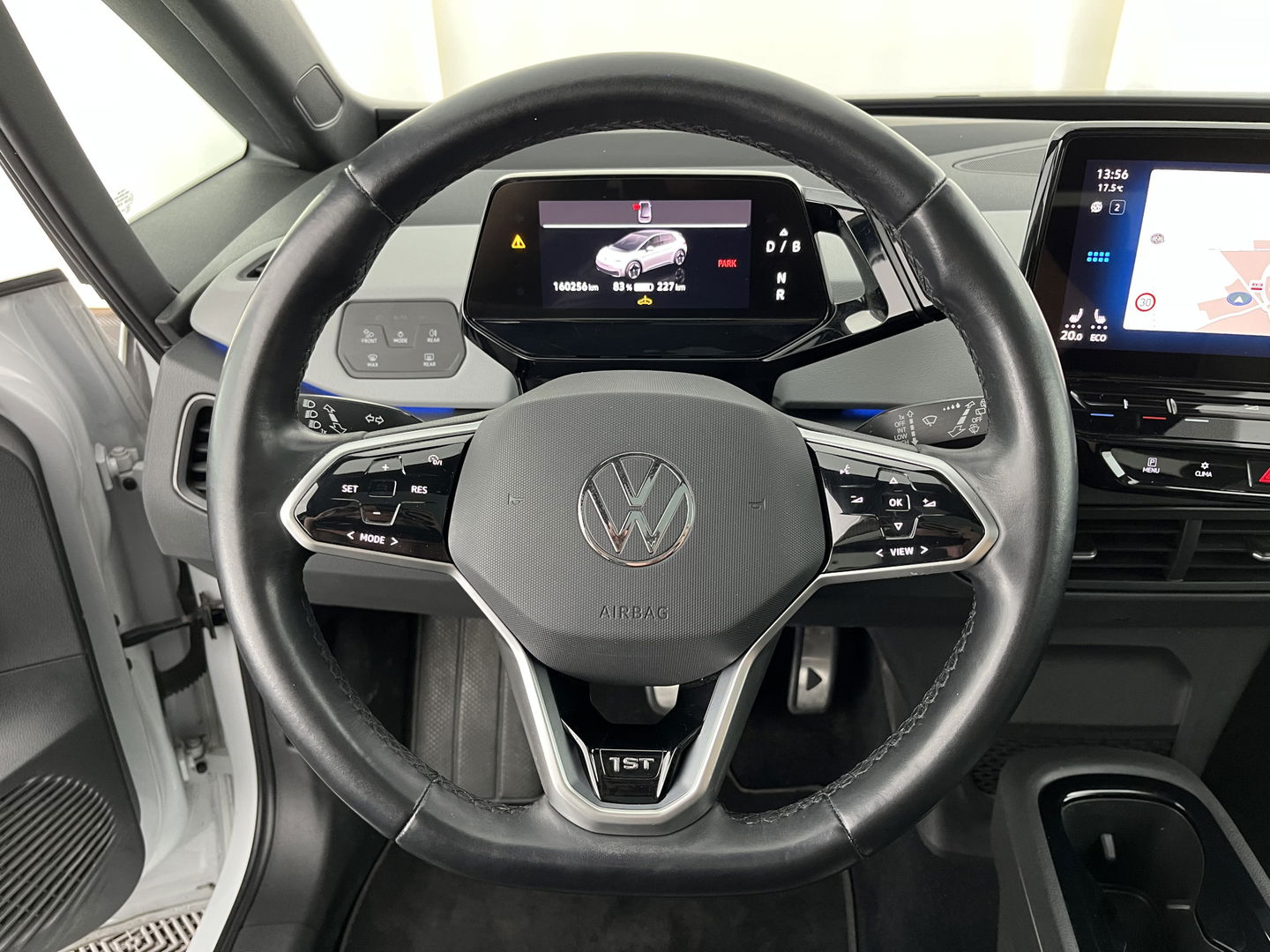 Volkswagen ID.3 First Max 58 kWh [ 3-Fase-11kW ] {SOH-89%} (INCL-BTW) *HEATPUMP | PANO | HEAD-UP | ADAPTIVE-CRUISE | IQ-LIGHTS | BLINDSPOT | CAMERA | KEYLESS | MICROFIBRE | AMBIENTLIGHT | NAVI-FULLMAP | DAB+ | ECC | HEATED-SPORTSEATS | DIGI-COCKPIT |