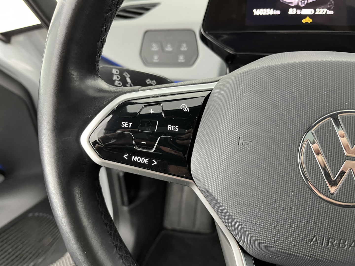 Volkswagen ID.3 First Max 58 kWh [ 3-Fase-11kW ] {SOH-89%} (INCL-BTW) *HEATPUMP | PANO | HEAD-UP | ADAPTIVE-CRUISE | IQ-LIGHTS | BLINDSPOT | CAMERA | KEYLESS | MICROFIBRE | AMBIENTLIGHT | NAVI-FULLMAP | DAB+ | ECC | HEATED-SPORTSEATS | DIGI-COCKPIT |