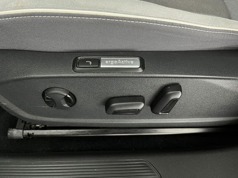 Volkswagen ID.3 First Max 58 kWh [ 3-Fase-11kW ] {SOH-89%} (INCL-BTW) *HEATPUMP | PANO | HEAD-UP | ADAPTIVE-CRUISE | IQ-LIGHTS | BLINDSPOT | CAMERA | KEYLESS | MICROFIBRE | AMBIENTLIGHT | NAVI-FULLMAP | DAB+ | ECC | HEATED-SPORTSEATS | DIGI-COCKPIT |