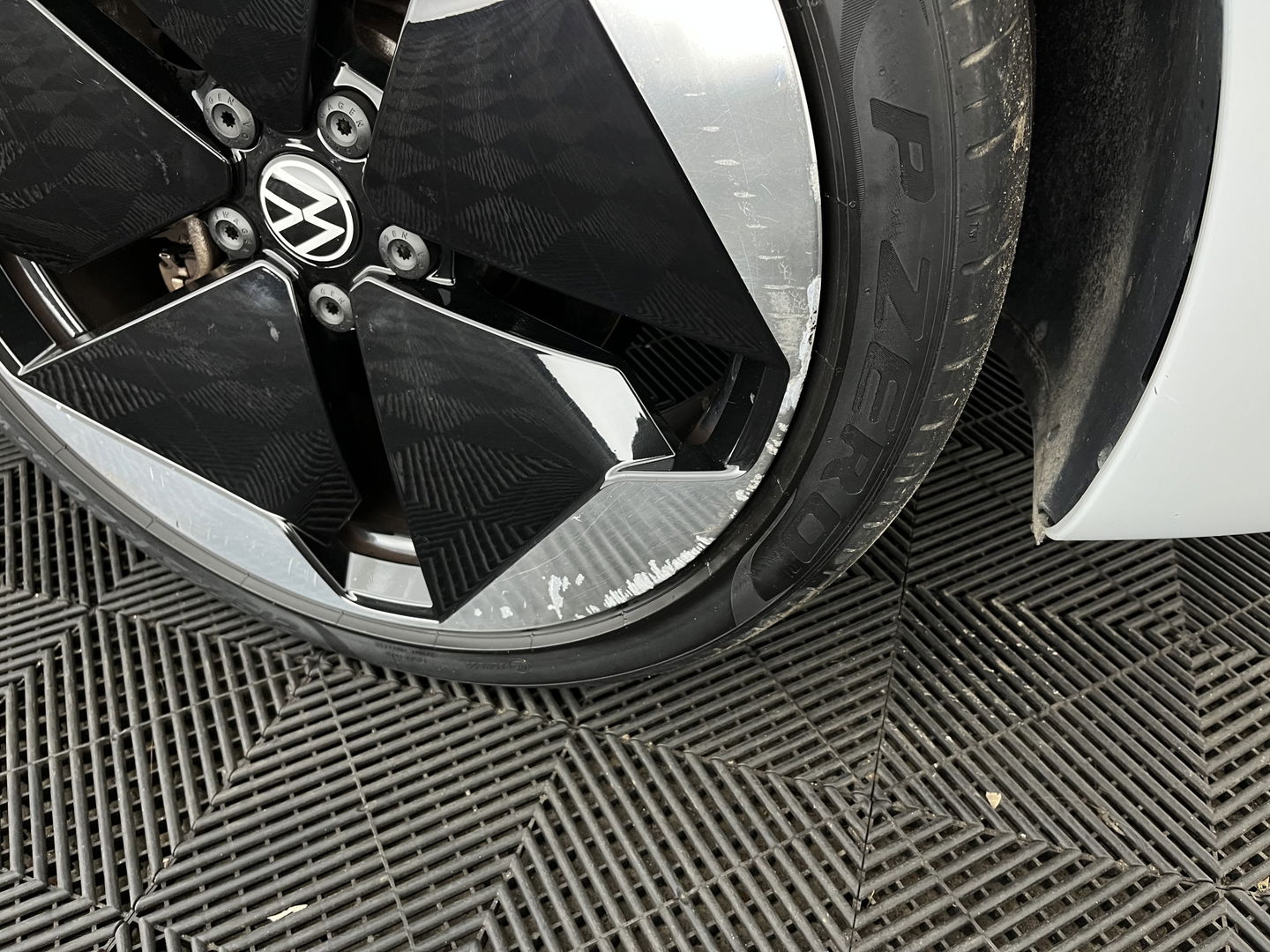 Volkswagen ID.3 First Max 58 kWh [ 3-Fase-11kW ] {SOH-89%} (INCL-BTW) *HEATPUMP | PANO | HEAD-UP | ADAPTIVE-CRUISE | IQ-LIGHTS | BLINDSPOT | CAMERA | KEYLESS | MICROFIBRE | AMBIENTLIGHT | NAVI-FULLMAP | DAB+ | ECC | HEATED-SPORTSEATS | DIGI-COCKPIT |