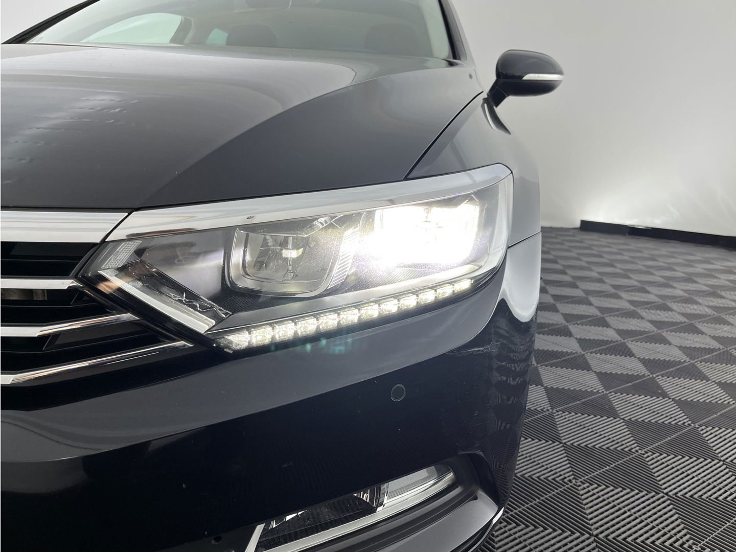 Volkswagen Passat Variant 2.0 TDI Comfortline *FULL-LED | ADAPTIVE-CRUISE | ERGONOMIC-COMFORTSEAT | HEATED-SEATS | PARKPILOT |  NAVI-FULLMAP | KEYLESS | PRIVACYGLASS | ECC | TOWBAR | 17''ALU*