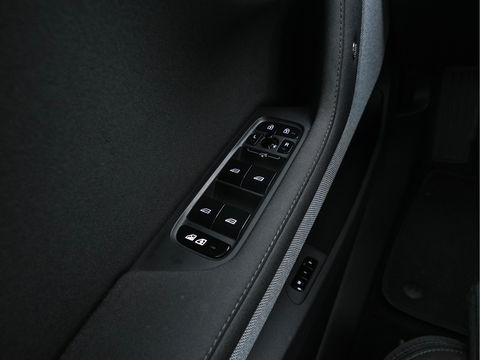 Polestar 2 Long Range Dual Motor Launch Edition 78kWh (3-Fase-11kW) {SOH-88%} Aut.*PANO | NAVI-FULLMAP | FULL-LED | ADAPTIVE-CRUISE | BLINDSPOT | TOPVIEW | KEYLESS | LANE-ASSIST | DIGI-COCKPIT | CARPLAY | DAB+ | HEATED-SPORTSEATS | CAMERA | MEMORY-PACK | PDC | 19''A