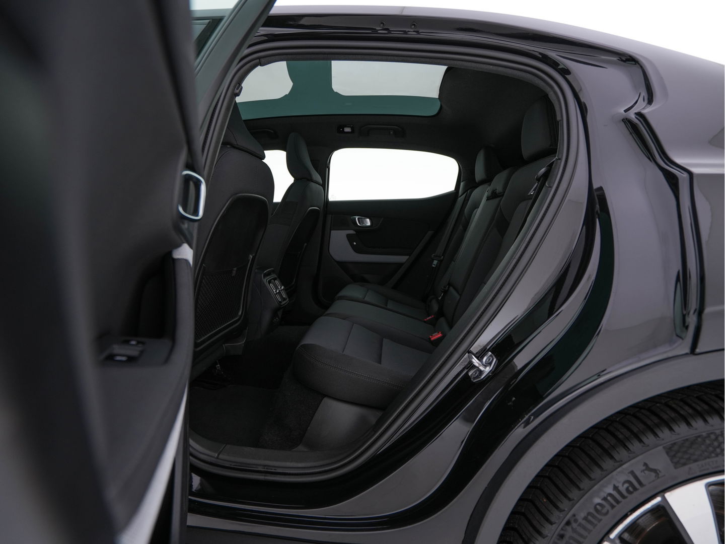 Polestar 2 Long Range Dual Motor Launch Edition 78kWh (3-Fase-11kW) {SOH-88%} Aut.*PANO | NAVI-FULLMAP | FULL-LED | ADAPTIVE-CRUISE | BLINDSPOT | TOPVIEW | KEYLESS | LANE-ASSIST | DIGI-COCKPIT | CARPLAY | DAB+ | HEATED-SPORTSEATS | CAMERA | MEMORY-PACK | PDC | 19''A