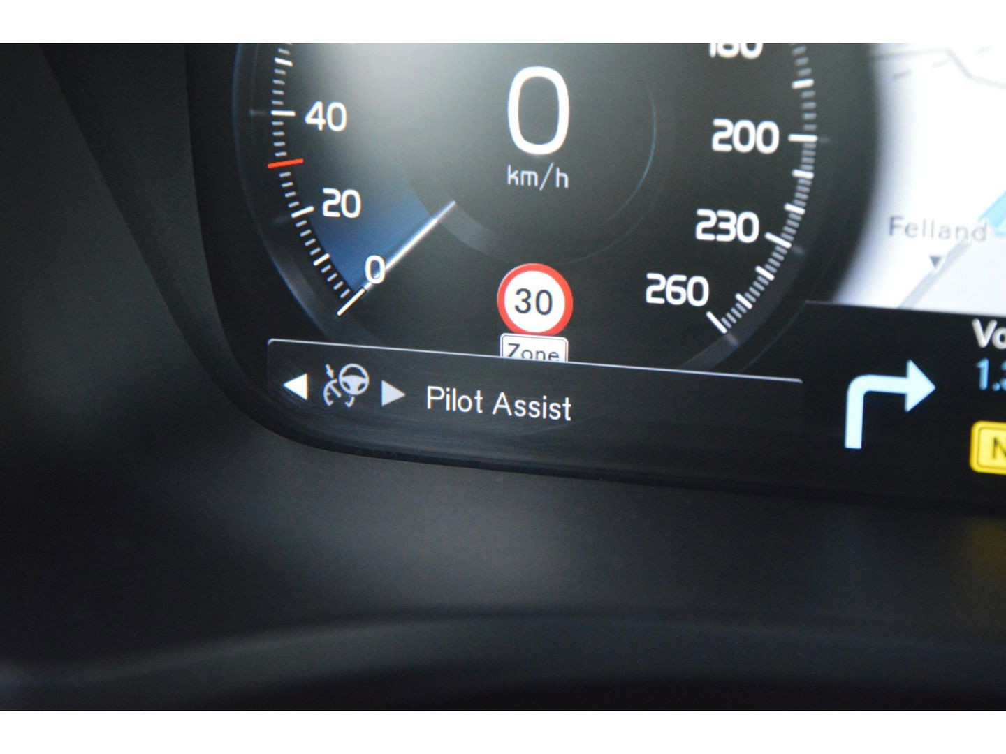 Volvo V60 Cross Country B5 AWD | Pilot-Assist | BLIS | Stoel + Stuur Verwarmd | Camera | Dealer onderhouden |