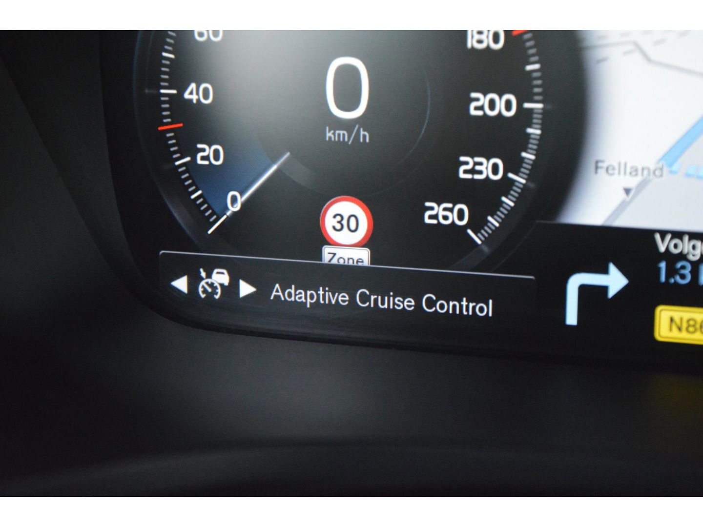 Volvo V60 Cross Country B5 AWD | Pilot-Assist | BLIS | Stoel + Stuur Verwarmd | Camera | Dealer onderhouden |