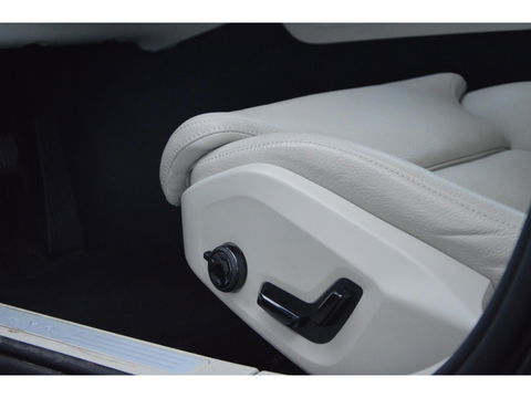 Volvo V60 Cross Country B5 AWD | Pilot-Assist | BLIS | Stoel + Stuur Verwarmd | Camera | Dealer onderhouden |