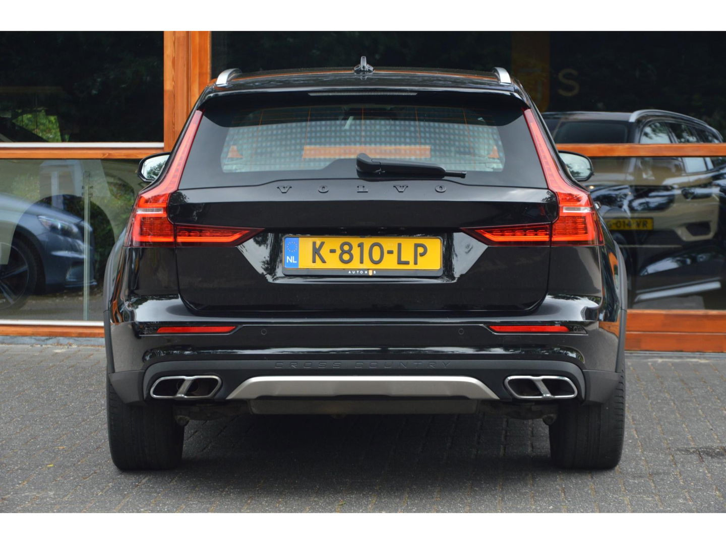 Volvo V60 Cross Country B5 AWD | Pilot-Assist | BLIS | Stoel + Stuur Verwarmd | Camera | Dealer onderhouden |