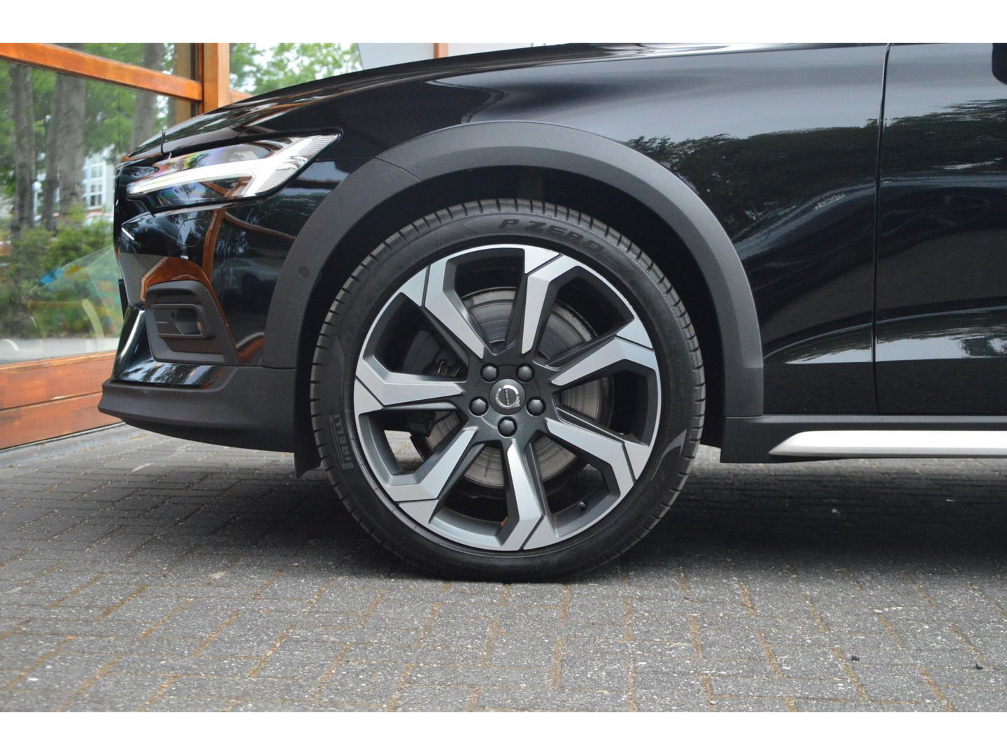 Volvo V60 Cross Country B5 AWD | Pilot-Assist | BLIS | Stoel + Stuur Verwarmd | Camera | Dealer onderhouden |