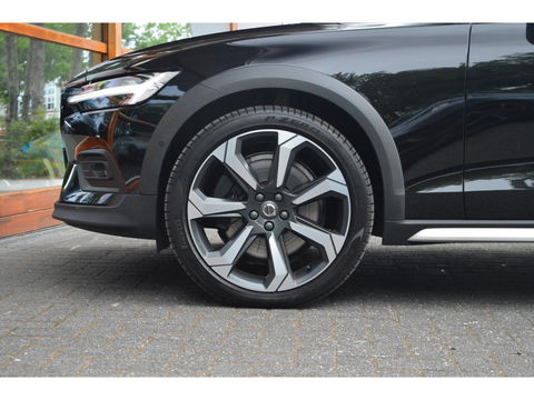 Volvo V60 Cross Country B5 AWD | Pilot-Assist | BLIS | Stoel + Stuur Verwarmd | Camera | Dealer onderhouden |