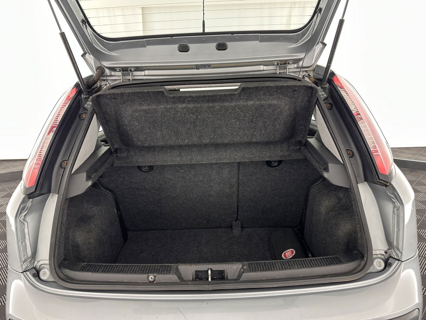 Fiat Punto Evo 1.3 M-Jet Dynamic *ECC | PDC | CRUISE | COMFORTSEATS | TOWBAR | RADIO-CD/MP3 | 15''ALU *