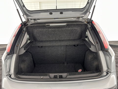 Fiat Punto Evo 1.3 M-Jet Dynamic *ECC | PDC | CRUISE | COMFORTSEATS | TOWBAR | RADIO-CD/MP3 | 15''ALU *