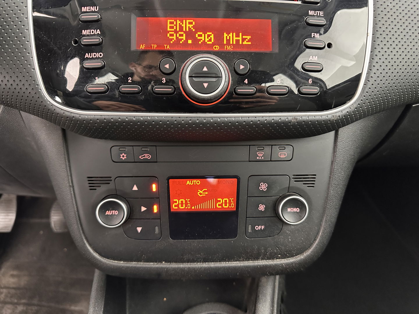 Fiat Punto Evo 1.3 M-Jet Dynamic *ECC | PDC | CRUISE | COMFORTSEATS | TOWBAR | RADIO-CD/MP3 | 15''ALU *