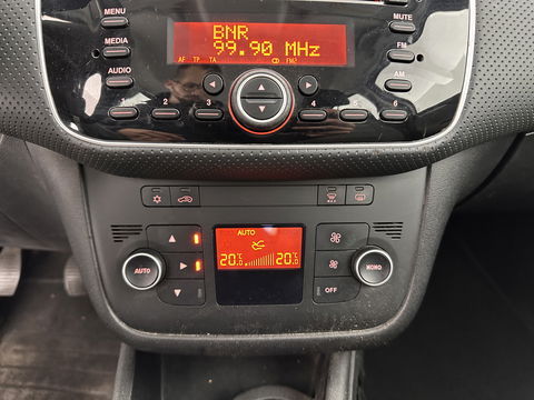 Fiat Punto Evo 1.3 M-Jet Dynamic *ECC | PDC | CRUISE | COMFORTSEATS | TOWBAR | RADIO-CD/MP3 | 15''ALU *