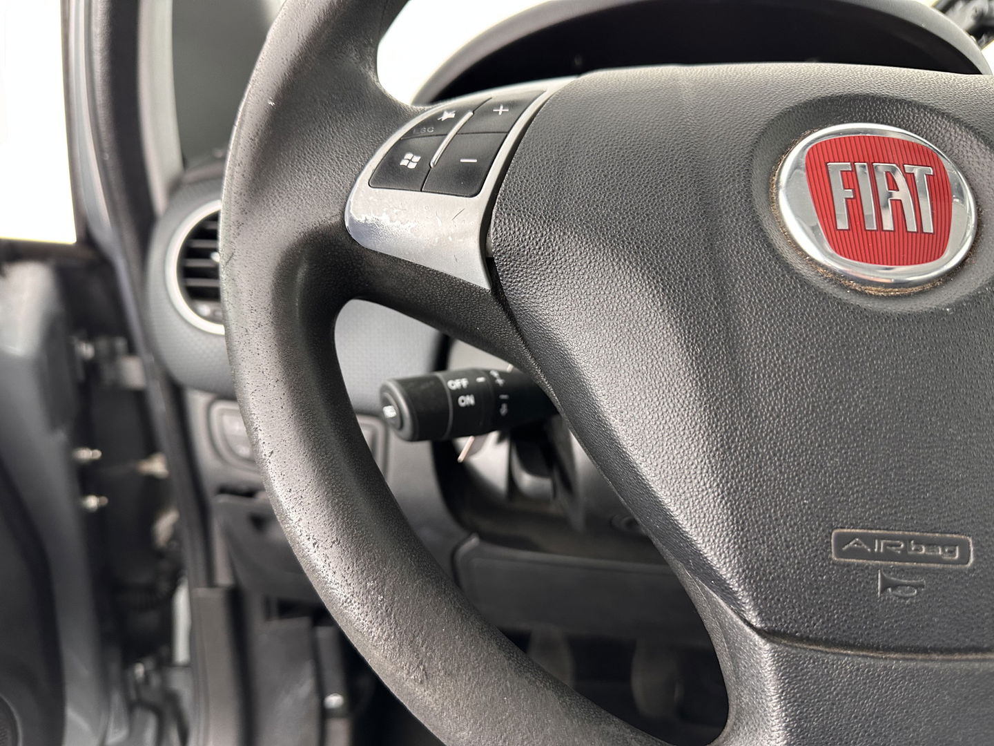 Fiat Punto Evo 1.3 M-Jet Dynamic *ECC | PDC | CRUISE | COMFORTSEATS | TOWBAR | RADIO-CD/MP3 | 15''ALU *