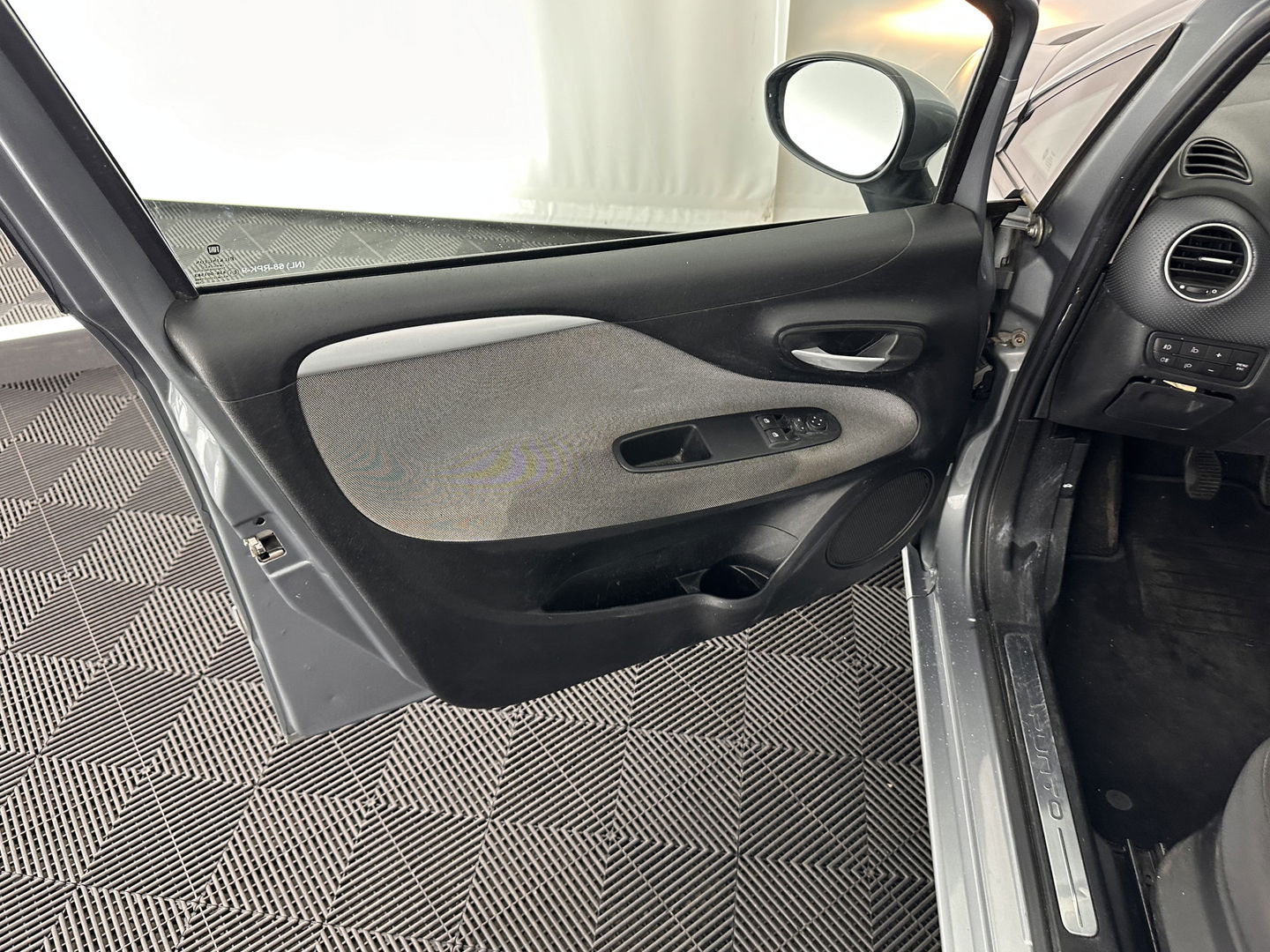 Fiat Punto Evo 1.3 M-Jet Dynamic *ECC | PDC | CRUISE | COMFORTSEATS | TOWBAR | RADIO-CD/MP3 | 15''ALU *