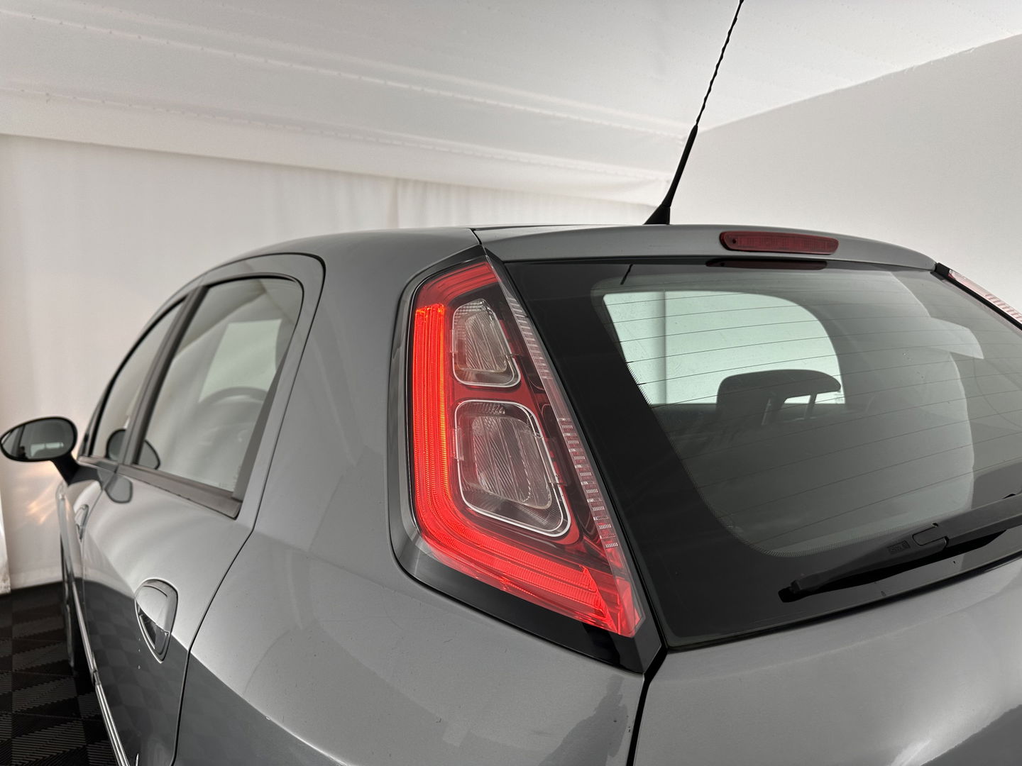 Fiat Punto Evo 1.3 M-Jet Dynamic *ECC | PDC | CRUISE | COMFORTSEATS | TOWBAR | RADIO-CD/MP3 | 15''ALU *