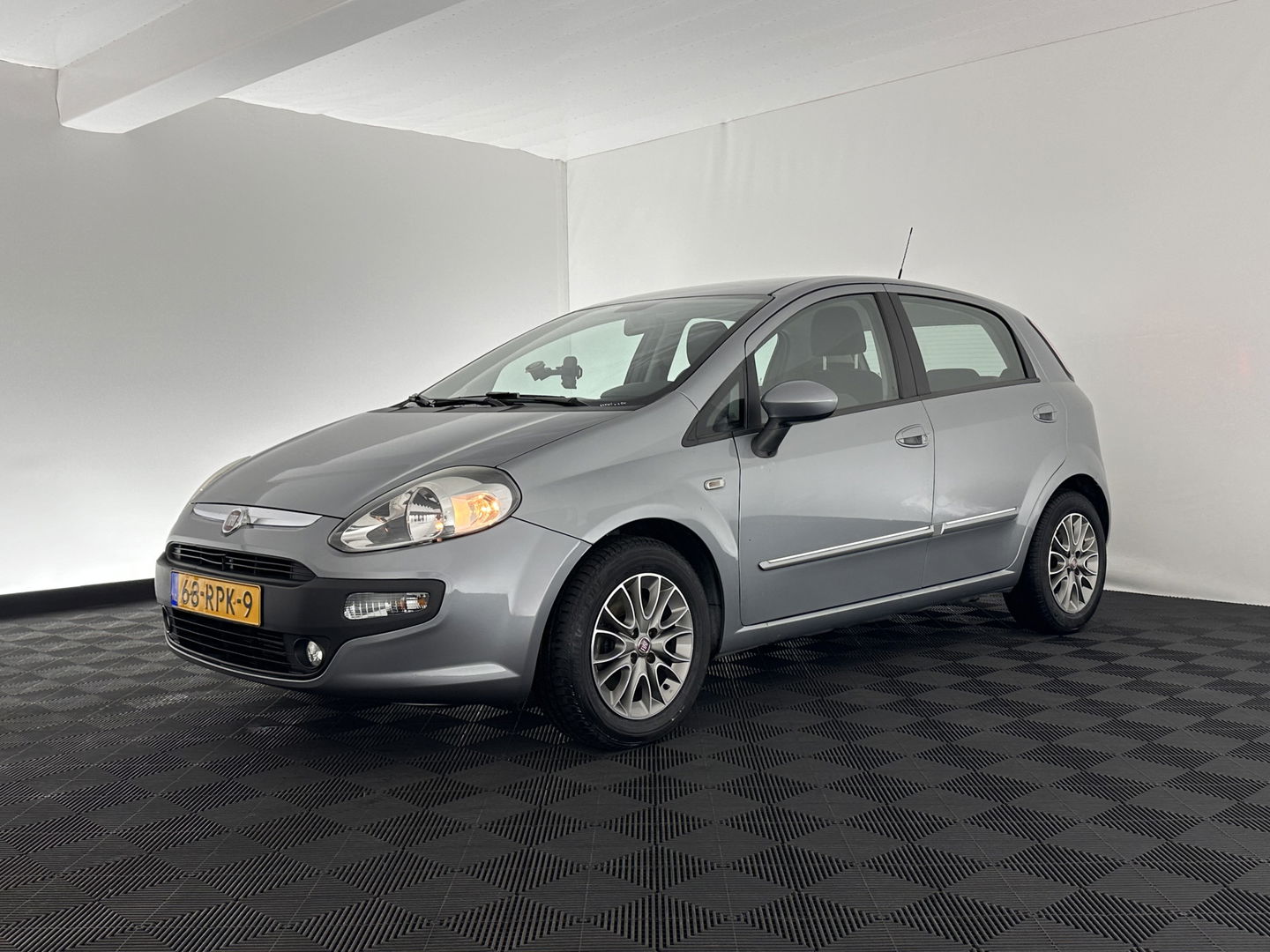 Fiat Punto Evo 1.3 M-Jet Dynamic *ECC | PDC | CRUISE | COMFORTSEATS | TOWBAR | RADIO-CD/MP3 | 15''ALU *