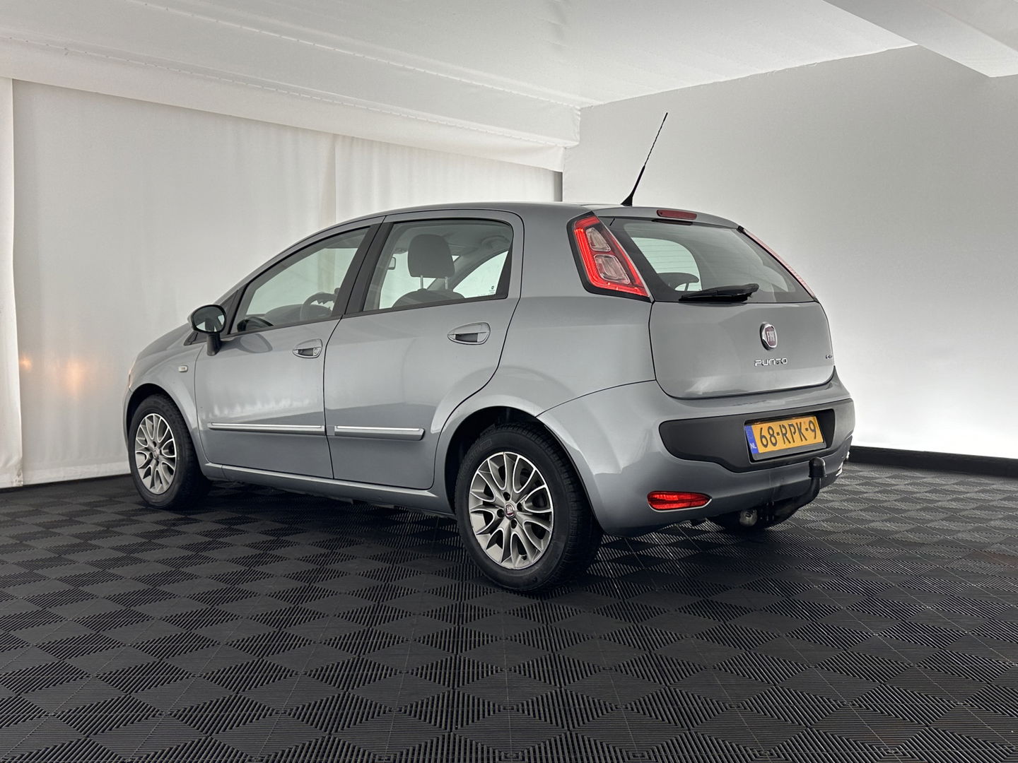 Fiat Punto Evo 1.3 M-Jet Dynamic *ECC | PDC | CRUISE | COMFORTSEATS | TOWBAR | RADIO-CD/MP3 | 15''ALU *