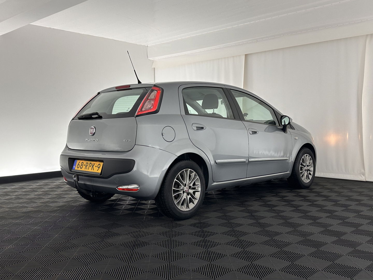 Fiat Punto Evo 1.3 M-Jet Dynamic *ECC | PDC | CRUISE | COMFORTSEATS | TOWBAR | RADIO-CD/MP3 | 15''ALU *