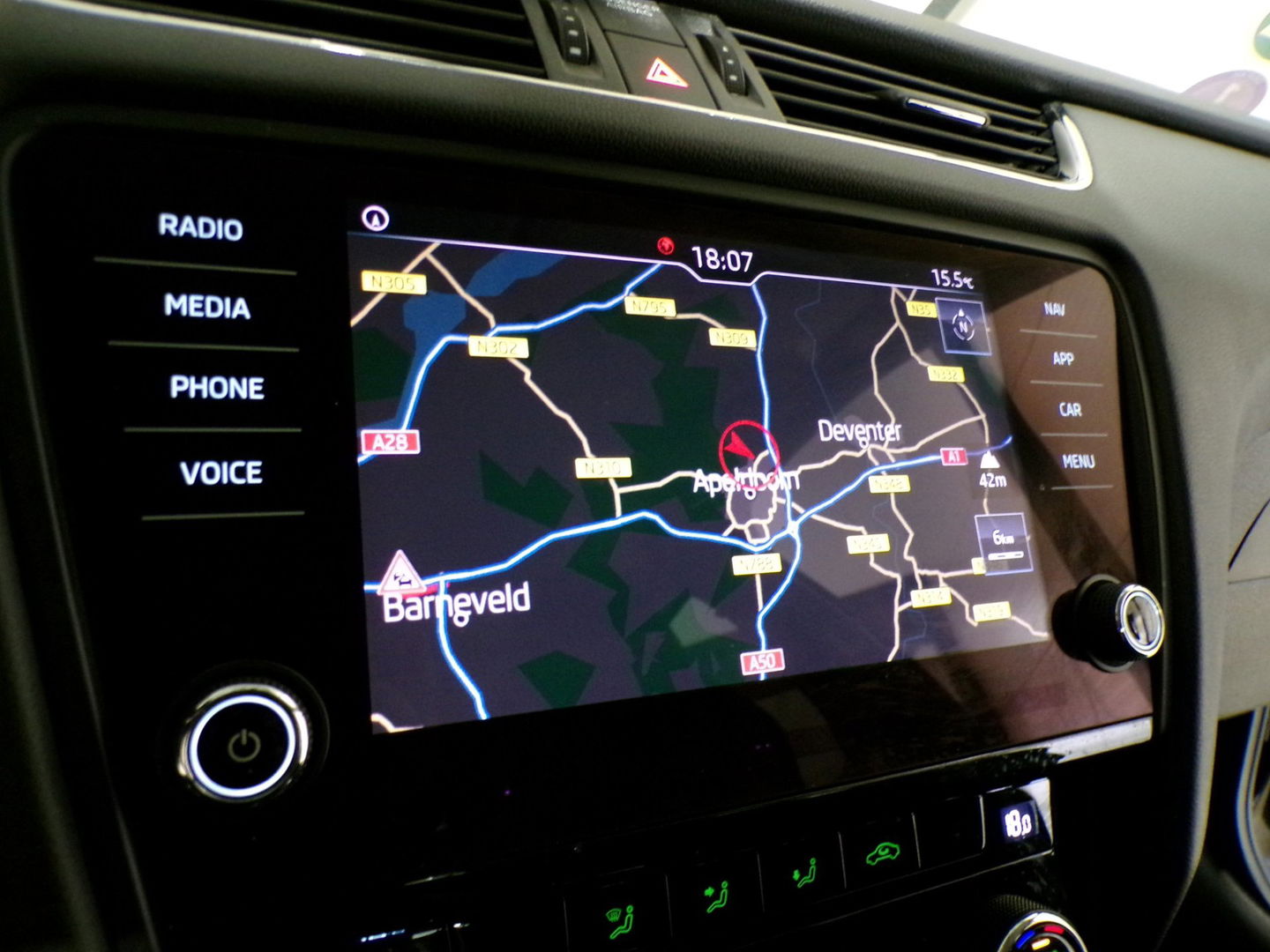 Škoda Octavia 1.0 TSI 116PK Greentech Ambition Business "Origineel NL!" Automaat! RS-Stoelen Apple-carplay Parkeersensor Navigatie