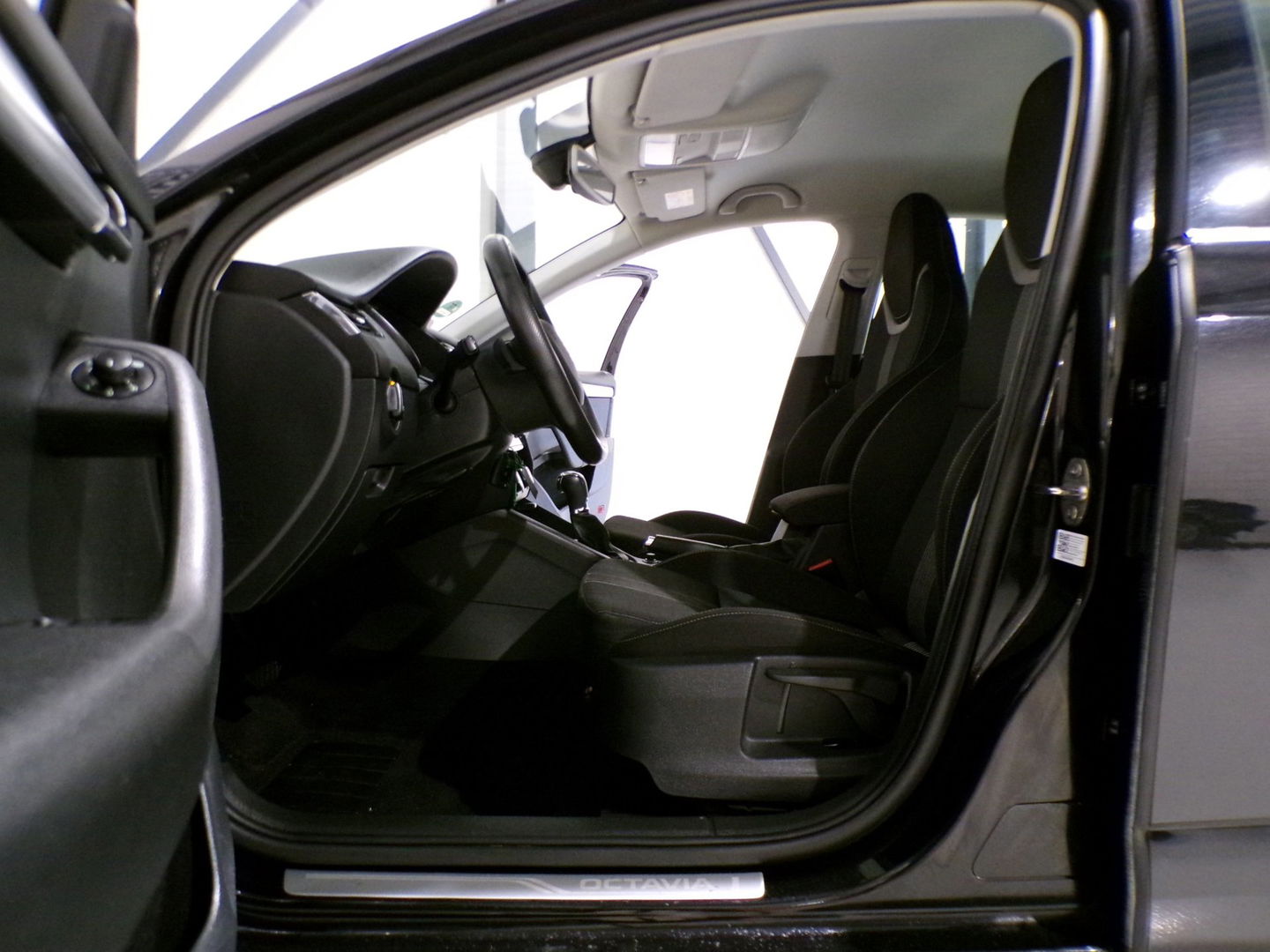 Škoda Octavia 1.0 TSI 116PK Greentech Ambition Business "Origineel NL!" Automaat! RS-Stoelen Apple-carplay Parkeersensor Navigatie