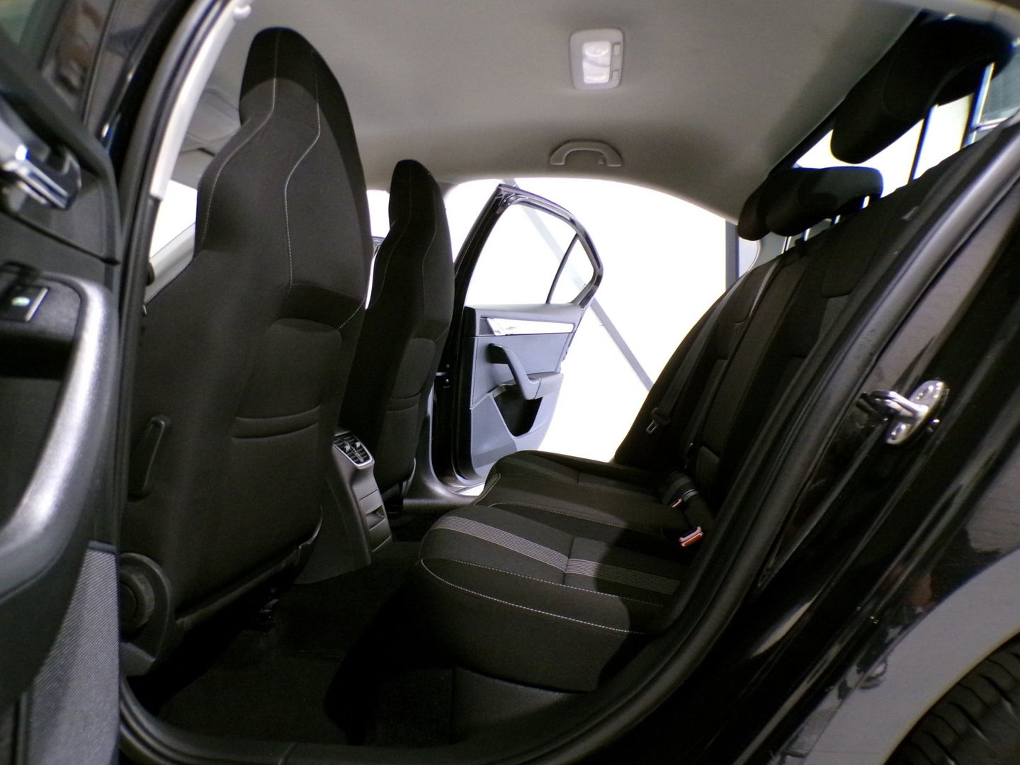 Škoda Octavia 1.0 TSI 116PK Greentech Ambition Business "Origineel NL!" Automaat! RS-Stoelen Apple-carplay Parkeersensor Navigatie