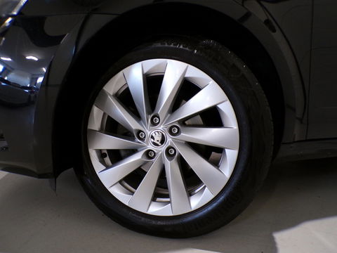 Škoda Octavia 1.0 TSI 116PK Greentech Ambition Business "Origineel NL!" Automaat! RS-Stoelen Apple-carplay Parkeersensor Navigatie