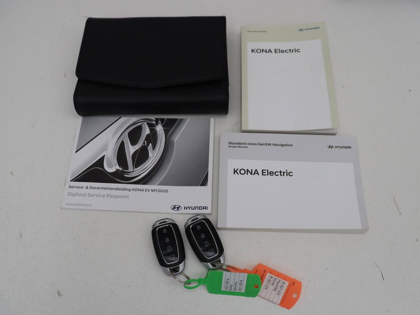 Hyundai KONA EV Fashion 64 kWh | SOH 100% | 3 Fase | Head-Up | Warmtepomp | Adaptive cruise | Camera | Carplay | Keyless | Full LED | Navigatie | Climate control